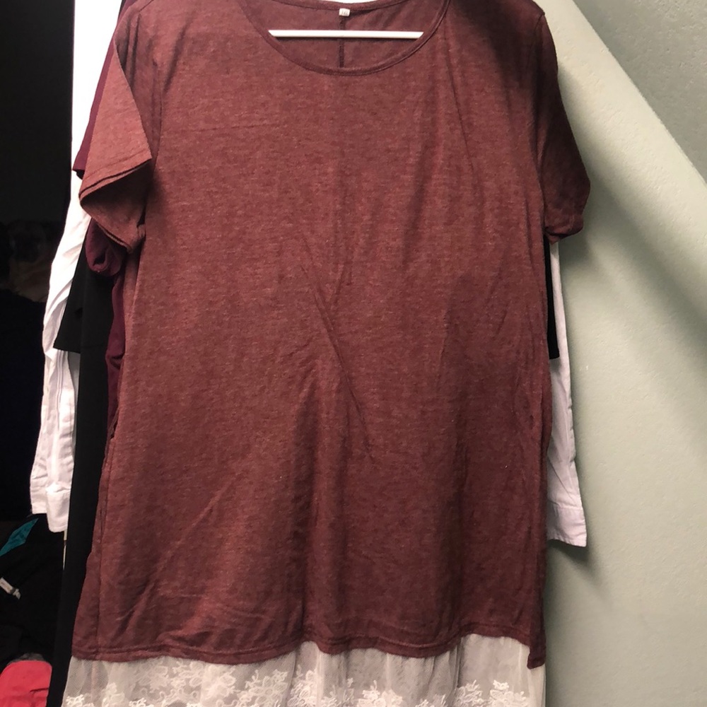 Short sleeved tee with lace at bottom of top